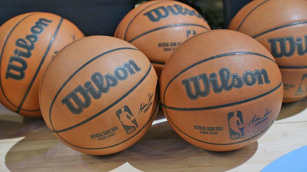 骑士队对小牛队的直播信息，电视频道,如何在电视上观看NBA，在线流媒体